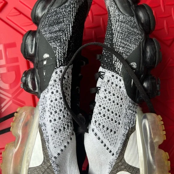 Nike Black and White Sneakers - Picture 3 of 7